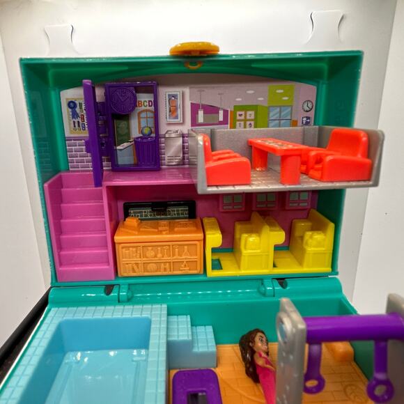 2018 Polly Pocket Micro Mini Middle School Compact GFM48. 1 DOLL - Picture 6 of 9
